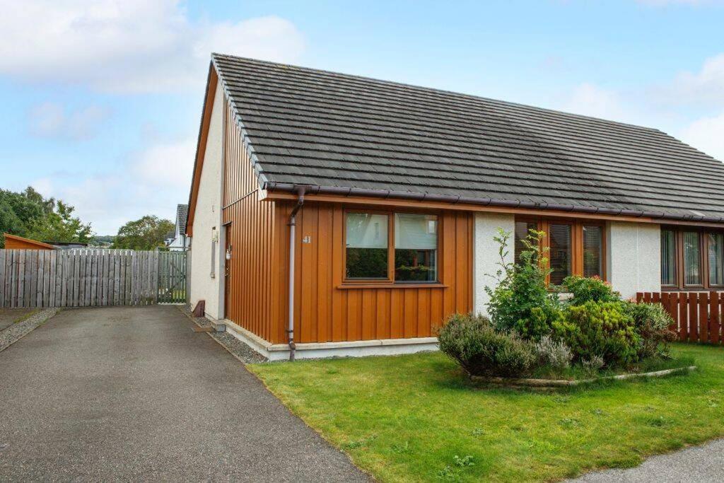 Modern 2 Bedroom Semi Detached House With Own Private Driveway Inverness Exterior foto